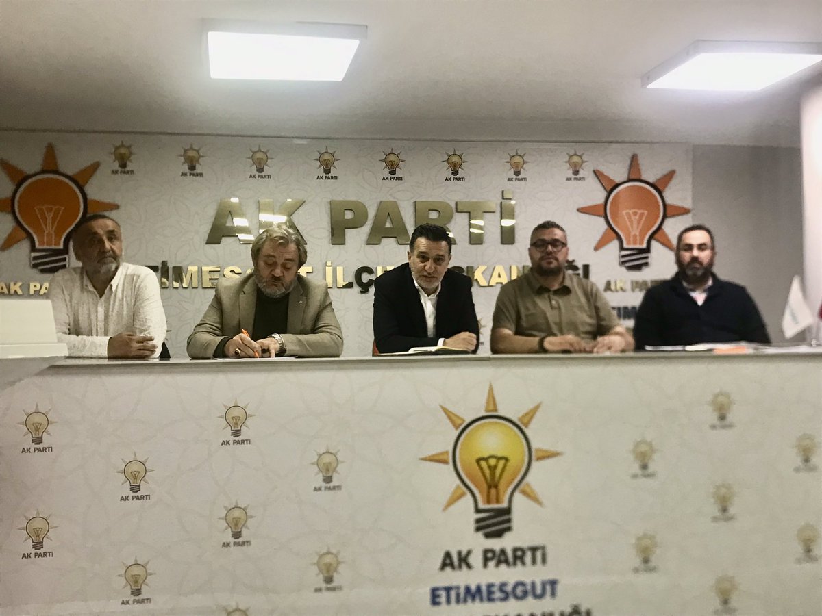 Ak parti Etimesgut ilçesi haftalık  toplantısı İlçe Başkanı @BskFuatYildirim ‘ın başkanlığında, ilçe koordinatörü il yönetim kurulu @arifkucuk katılım ile gerçekleştirildi 
Hayırlara vesile olsun. @hakanhanozcan @hakanarol