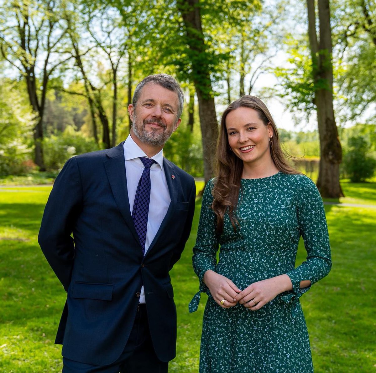 King Frederik X of Denmark with his goddaughter Princess Ingrid Alexandra of Norway at Bygdø Konsgård this afternoon. 📷 Norwegian Royal Court.