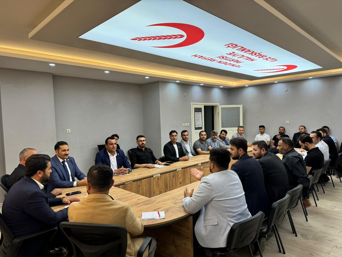 Haftalık İlçe yönetim kurulu toplantımızı ilçe başkanımız Abdulselam Yıldız'ın başkanlığında ilçe yönetimimiz ile gerçekleştirdik. Toplantımızda alınan kararların Aziz milletimiz için hayırlara vesile olmasını dileriz.

#şanlıurfa #haliliye #AhlaklıBelediyecilik