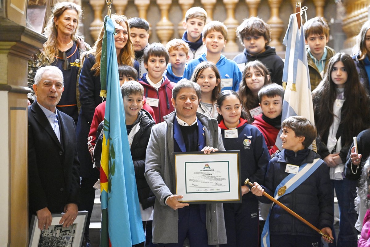 Kicillofok's tweet photo. También presentamos el proyecto de renovación integral de la Plaza San Martín, una iniciativa que apunta a revertir el estado de abandono en que se encuentra y recuperar su enorme valor histórico y patrimonial. 
 
Necesitamos que la ciudad en la que vivimos recupere todo su esplendor para que la provincia de Buenos Aires vuelva a tener la capital que se merece.