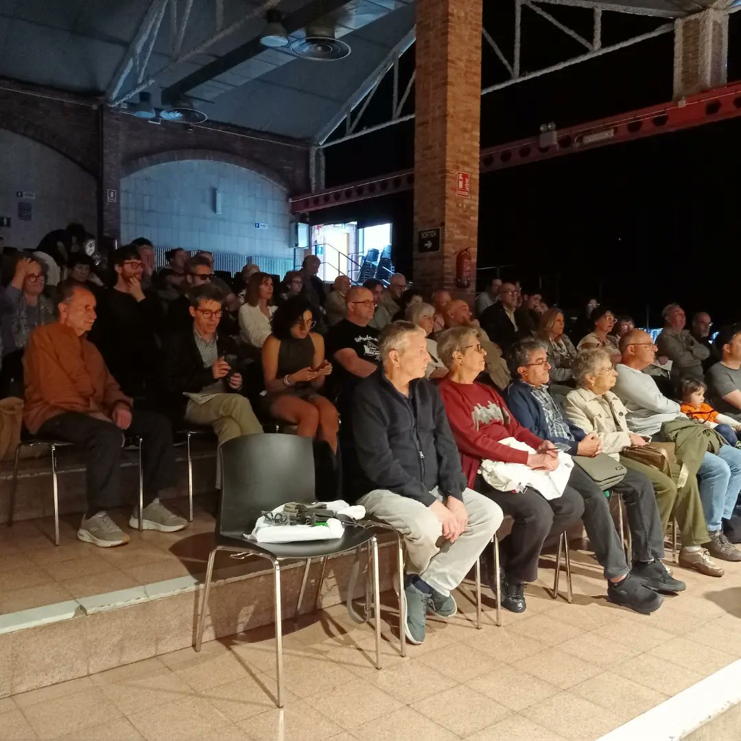 Moltes gràcies 3D Màgic Club Barcelona i @CotxeresCasinet per la presentació d'avui!

Quina passada veure la tercera versió de Baralla en un cafè en 3D.

#teatrelleial 
#AnyFructuósGelabert