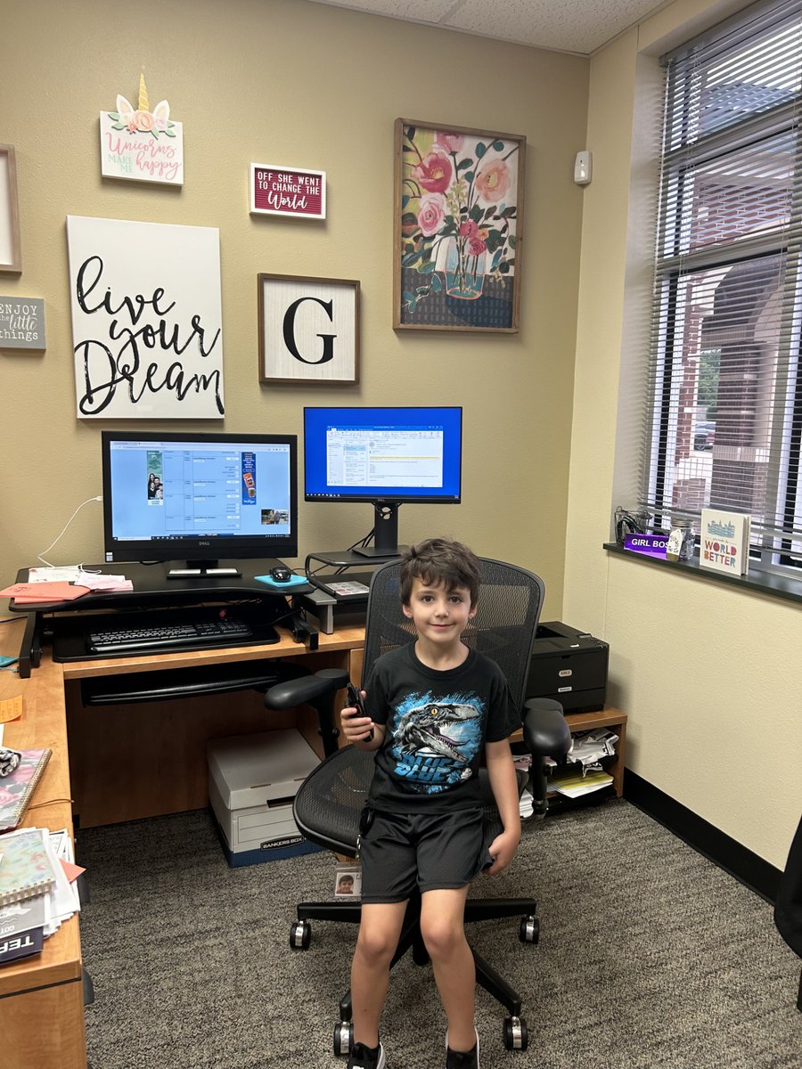 Our PTA auction winners for Principal for a Day had the opportunity to shadow Mrs. Glasscock! They had a great time learning all the important things principals have to do to keep our school running! ⭐️ Check out these awesome pictures of Principal Williams and Principal Price