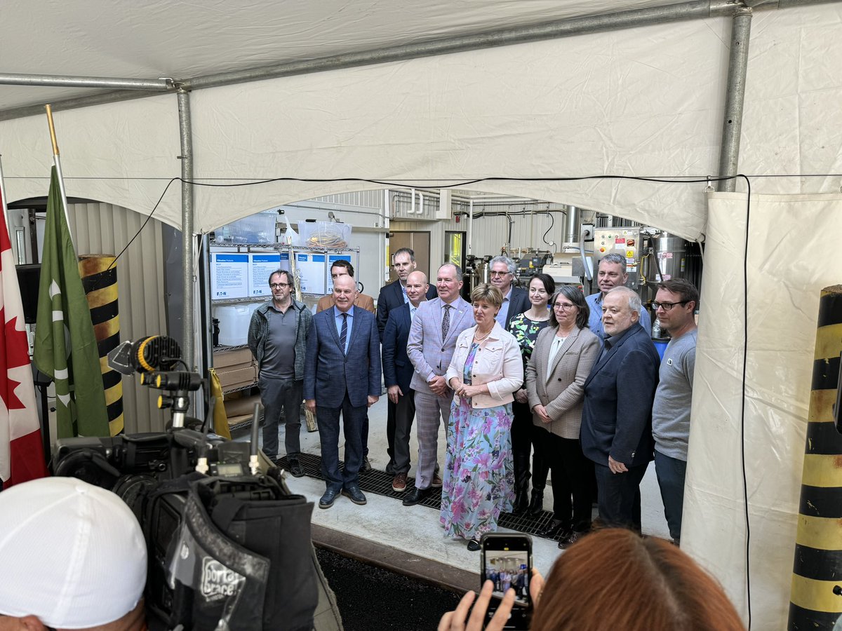 HydraxisINC's tweet photo. Cet avant-midi, nous étions présents à l'inauguration du CTVB de l'UQAC à titre de partenaires industriels. Nous sommes très heureux de pouvoir compter sur de telles installations pour nous aider à concrétiser notre projet 👌. https://t.co/RNwdu2gOFa