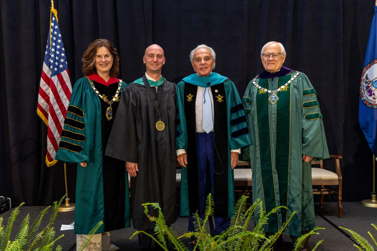 Mike Powell Honored with Plumeri Award for Athletics Leadership Excellence 📰 go.wm.edu/5BZbtp #GoTribe