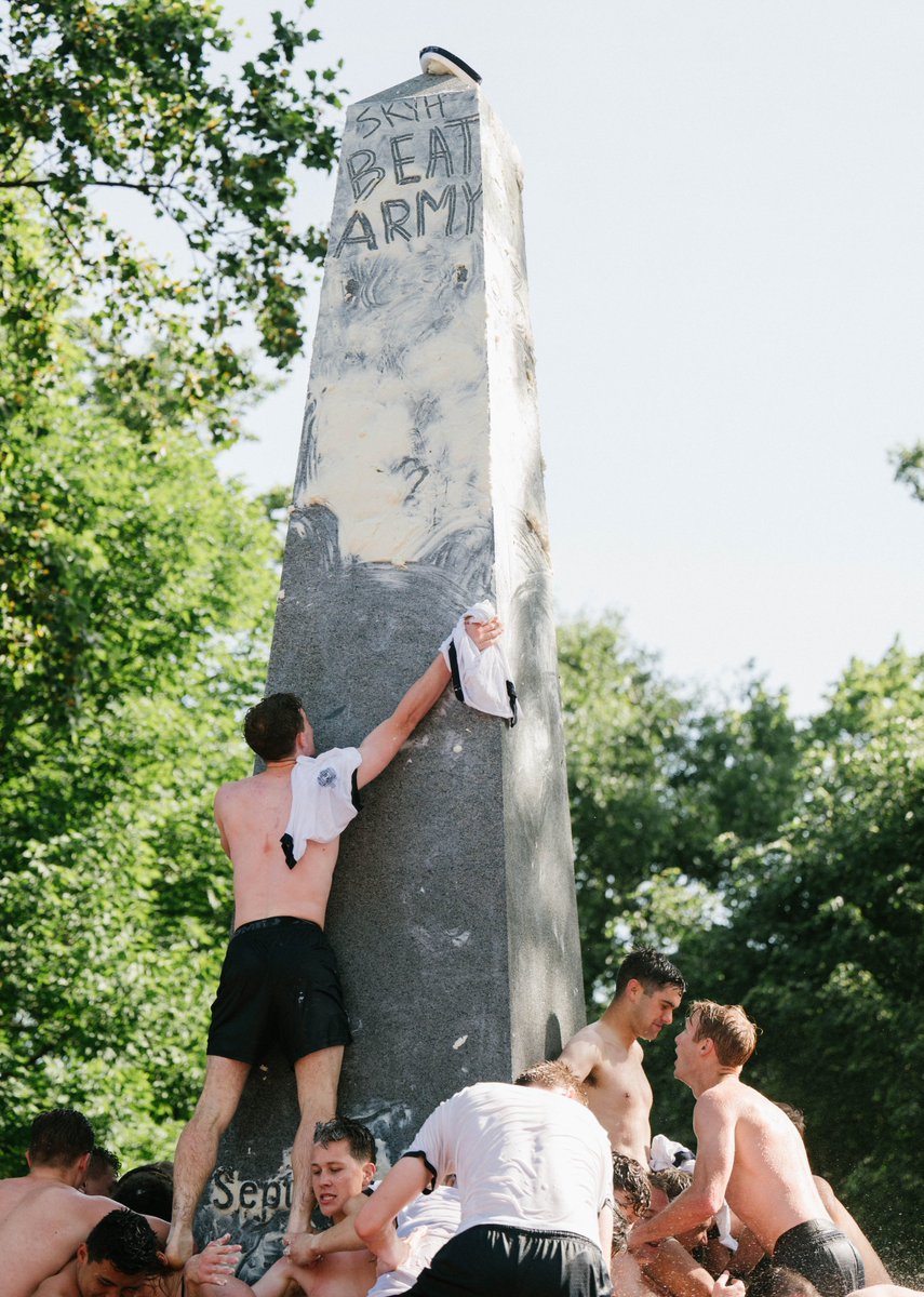 NavalAcademy's tweet image. The Herndon Climb will be live streamed tomorrow starting at 7:30 a.m., event start is 8 a.m.  Check the weather -- calling for rain! #plebes #classof2027 
youtube.com/live/g895rSd6P…