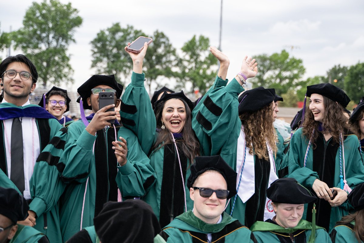 #WashU24 graduates ➡️ <a href="/WashUAlumni/">WashU Alumni</a> ❤️🎓💚