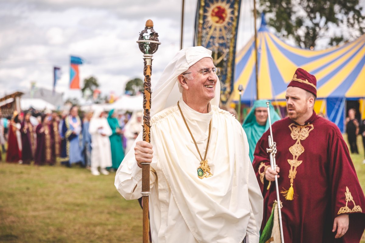 Bydd yr Eisteddfod yn cyflwyno Dyfrig Roberts fel Cymrawd anrhydeddus newydd mewn seremoni ar lwyfan y Pafiliwn ddydd Sadwrn 3 Awst ym Mharc Ynysangharad. Mwy o wybodaeth ar ein gwefan: eisteddfod.cymru/node/1735