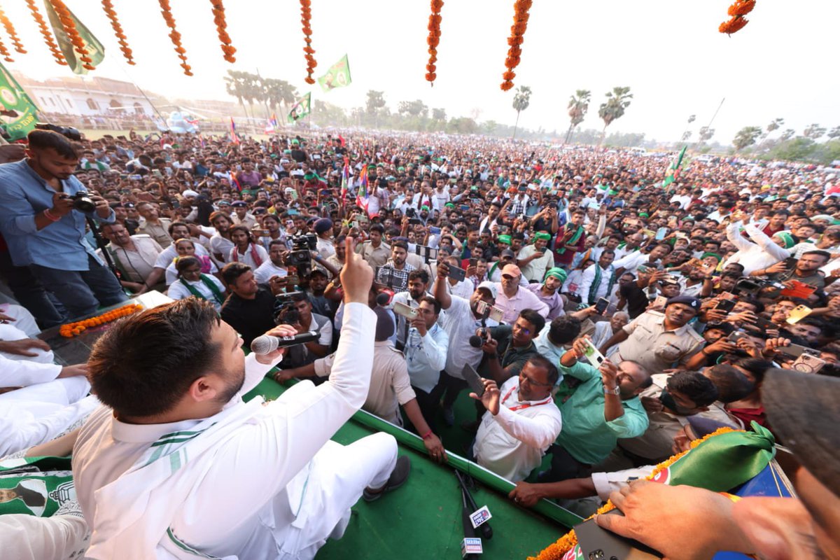 सारण बनेगा उदाहरण! आज सारण लोकसभा अंतर्गत परसा विधानसभा में आयोजित विशाल जनसभा को संबोधित किया। #TejashwiYadav #india #trending #Bihar #RJD #vote #Election2024