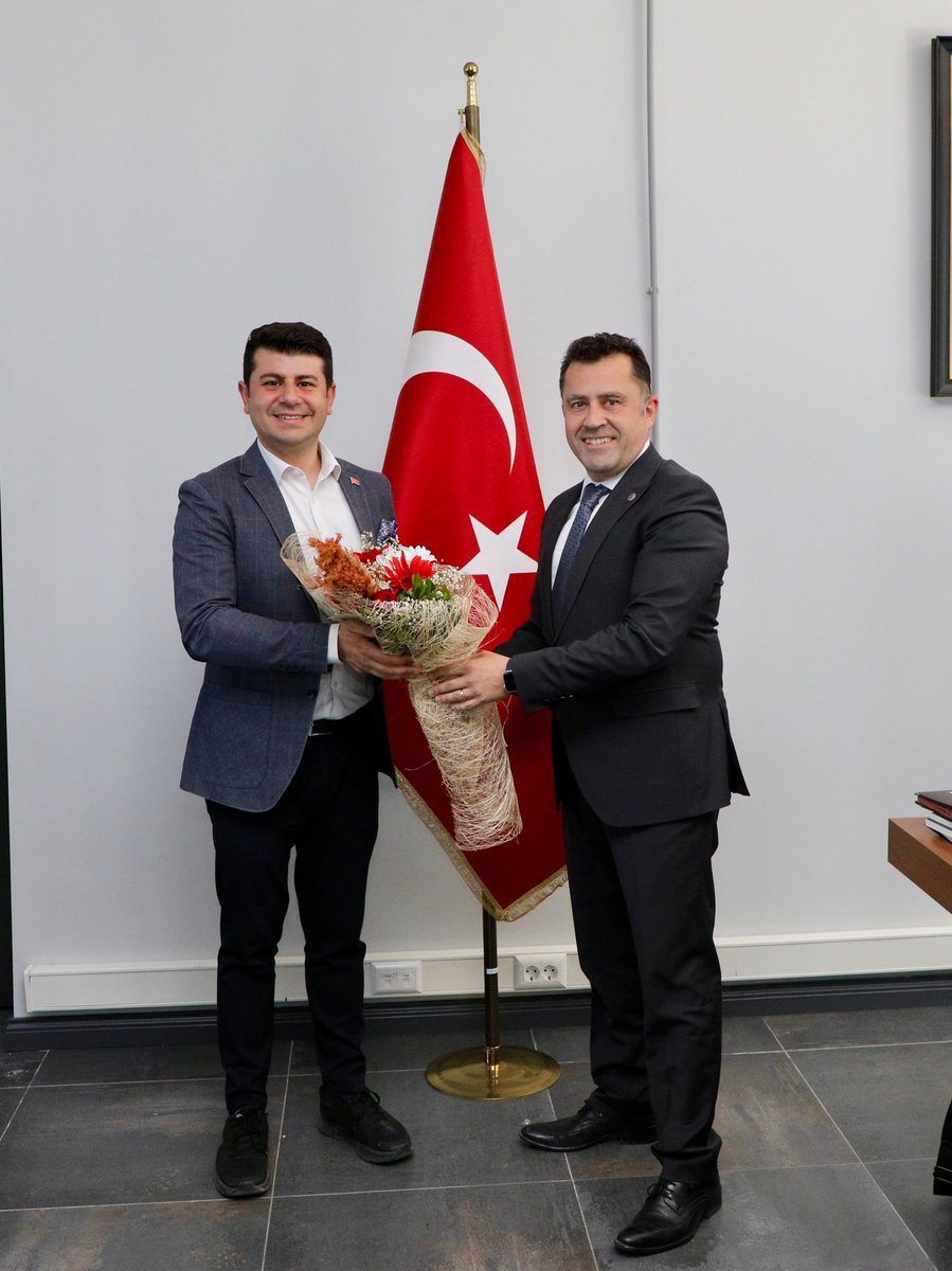 Mudanya Belediye Başkanı Deniz Dalgıç ve Başkan Yardımcısı Baran Güneş’i Mudanya Belediyesi’nde ziyaret ederek, belediyede ve sosyal tesislerinde BURSASU tüketimi ile ilgili görüşmeler gerçekleştirdik.
#bursasu #bursajeotermalaş #bursabüyükşehirbelediyesi