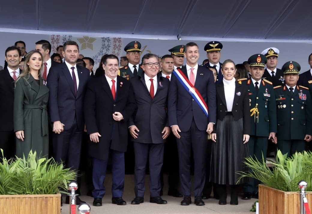 Nicanor Duarte F. (@nicanordf) on Twitter photo 🇵🇾 Celebrando el cumpleaños de la Patria, con el presidente de la República <a href="/SantiPenap/">Santiago Peña</a>, el vicepresidente <a href="/AllianaPedro/">Pedro Alliana</a> y el presidente del gran Partido Colorado <a href="/Horacio_Cartes/">Horacio Cartes</a> 🇵🇾 Celebrando el cumpleaños de la Patria, con el presidente de la República <a href="/SantiPenap/">Santiago Peña</a>, el vicepresidente <a href="/AllianaPedro/">Pedro Alliana</a> y el presidente del gran Partido Colorado <a href="/Horacio_Cartes/">Horacio Cartes</a>