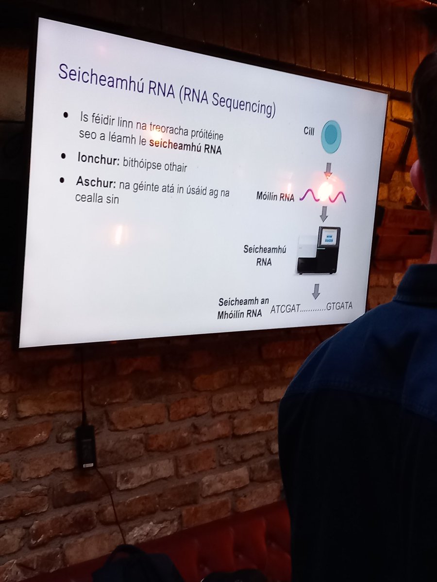 Comhghairdeachas le @m_odalaigh a rinne cur i láthair faoin obair iontach atá ar bun aige mar chuid den 'Oíche Ólaíochta' aréir. #pintofscience #STEMasGaeilge