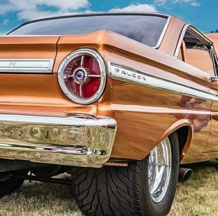 Ford Falcón 
             #TaillightTuesday 
                         💯%🇺🇸