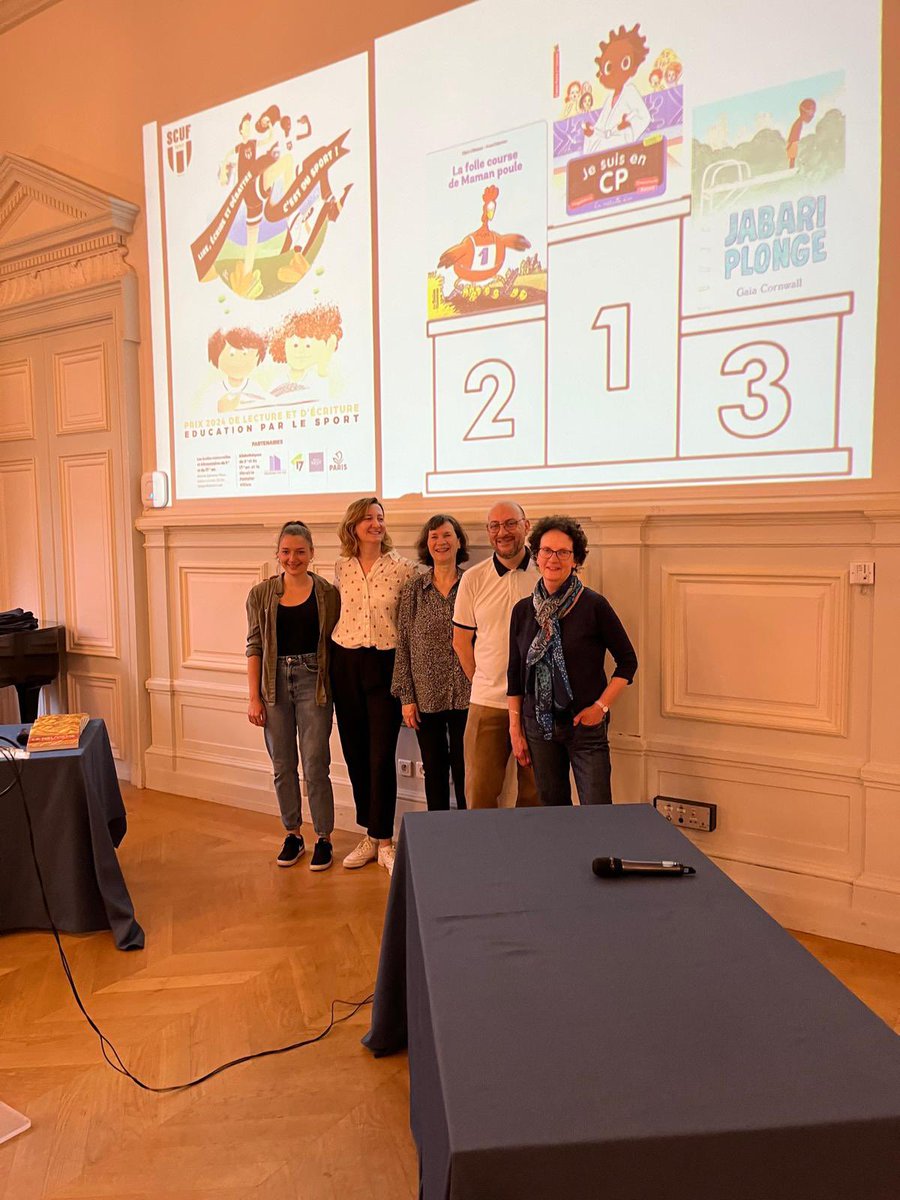 Ce matin les élèves des écoles Rodier, Tour d’Auvergne et 22 Rochechouart ont désigné leurs lauréats dans le cadre du prix « lire et écrire c’est du sport » en partenariat avec @SCUFEDR @dburkli