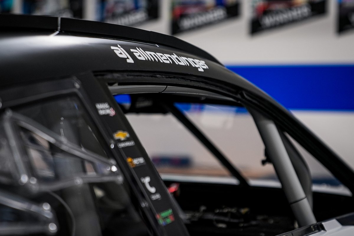 C_Rice1's tweet photo. .@AJDinger All-Star car looks great!!

Cant wait for @KauligRacing fans to see it! Soon!! 😄 https://t.co/wEc90OJclN