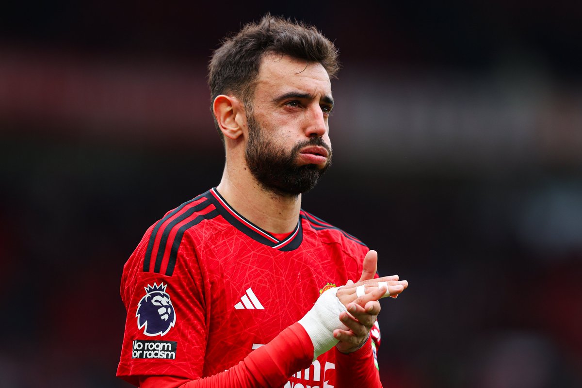 #mufc met Bruno Fernandes last week to discuss his future, with the club making clear they want him to stay. Bruno expressed a desire to remain at United [@David_Ornstein]