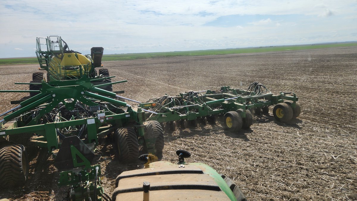 It's a gorgeous, sunny day to be seeding #Irrigation Poverty Grass. #wheat #saskag #plant24 #westcdnag #deere #landoflivingskies #SeeForMiles