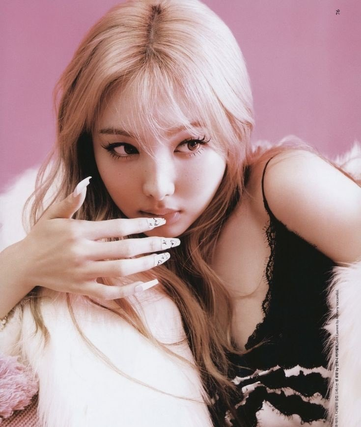 kchartsmaster's tweet photo. Julie from KISS OF LIFE is rumored to be featured on NAYEON's upcoming album 'NA.' https://t.co/Upk0dRH9CL