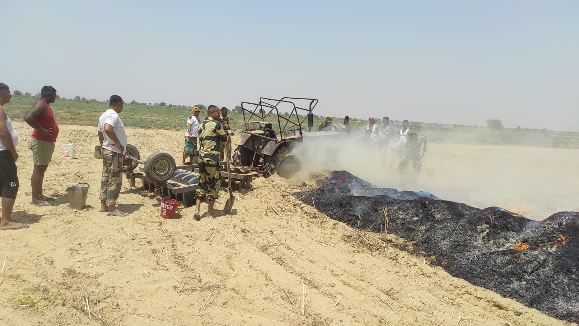 BSF_Rajasthan's tweet photo. #BSF SriGanganagar on 14 May 2024, provided assistance to douse a rapidly spreading fire and evacuating men and materials as fire broke out in a tractor used for ploughing in the Fields near Border out Post in #Srikaranpur area.

#FriendsOnBorder https://t.co/ZixQRz2svH
