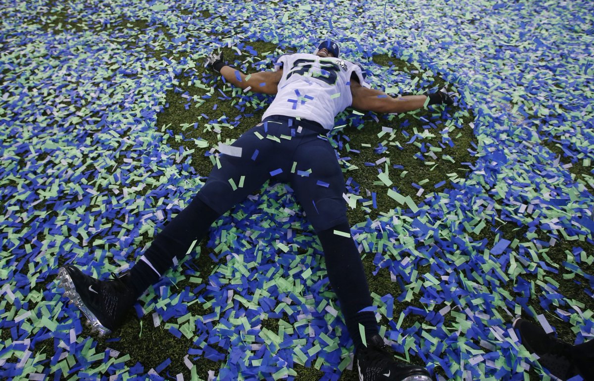 Malcolm Smith, the Seahawks Super Bowl MVP hitting snow angels in the confetti. One of my favorite Seattle Sports photos of all-time. I want to experience this again, so badly.