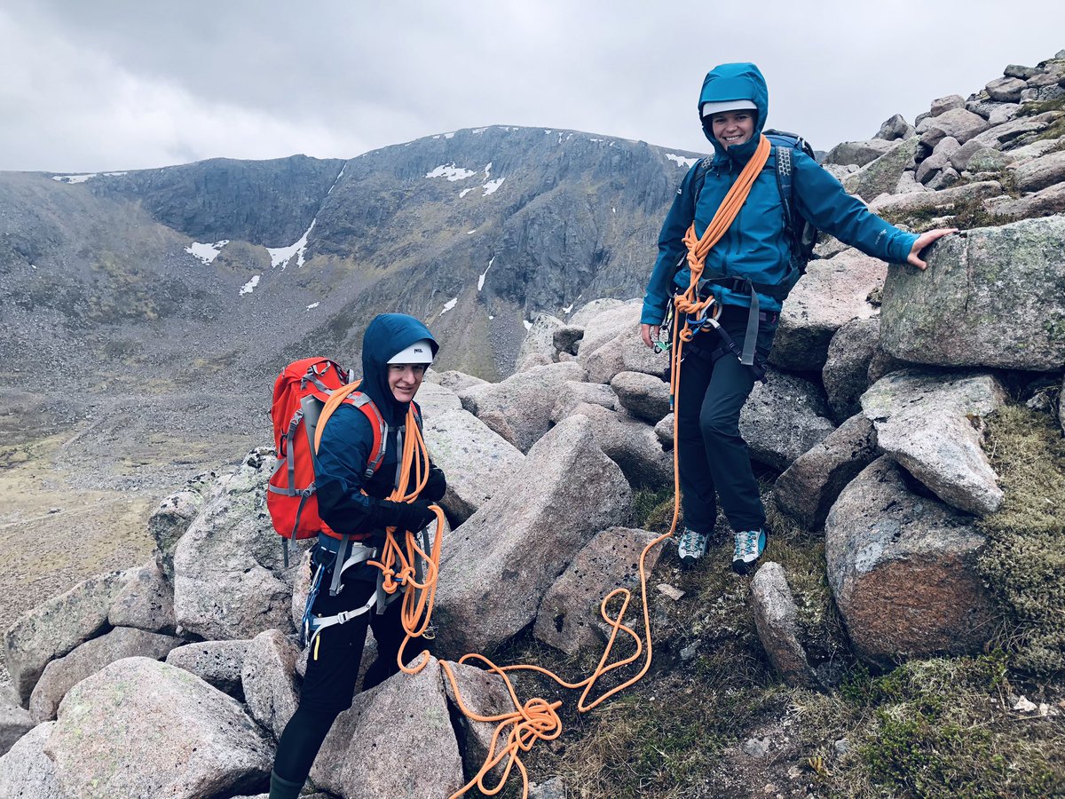 Day 2 Alpine prep took us scrambling and rock climbing up the Twin Ribs at Fiacaill ridge #cairngorms to practise Alpine rope techniques including how to climb out of a glacier crevasse using a clem hoist and French prusik. Skills! @glenmorelodge @uniofbrighton @BrightonUniGeo