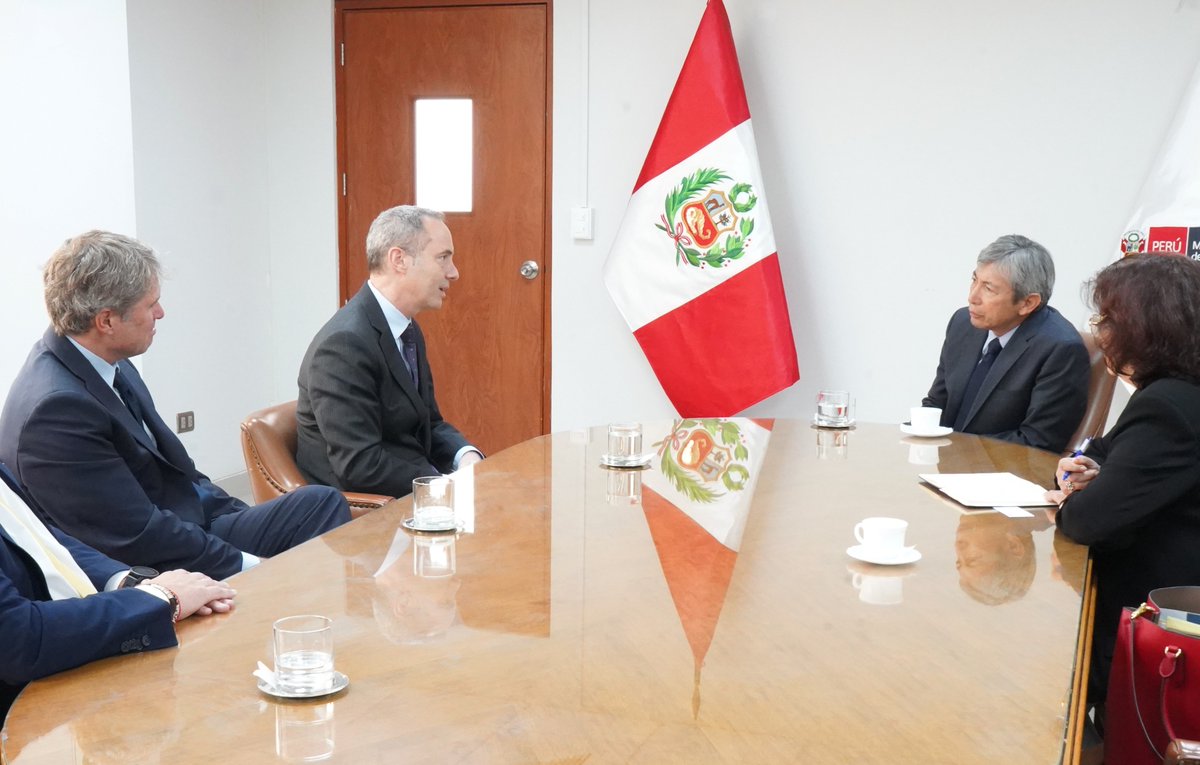 Ayer, nuestro EVP Jordan Schwartz y @JamesPScriven, gerente general de @BIDInvest, se reunieron con @JoseArista_A, ministro de Economía y Finanzas de #Perú para reafirmar el compromiso del banco con el país y su recuperación económica.