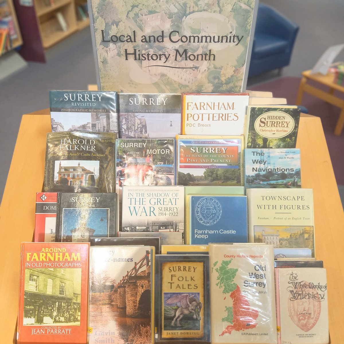 May is #LocalAndCommunityHistoryMonth and our display celebrates Farnham and Surrey's rich history Vernon House has its own fascinating history. It's home to a Tudor wall painting, and where Charles I slept on his way to trial 👑 Borrow a book to learn more local history facts!