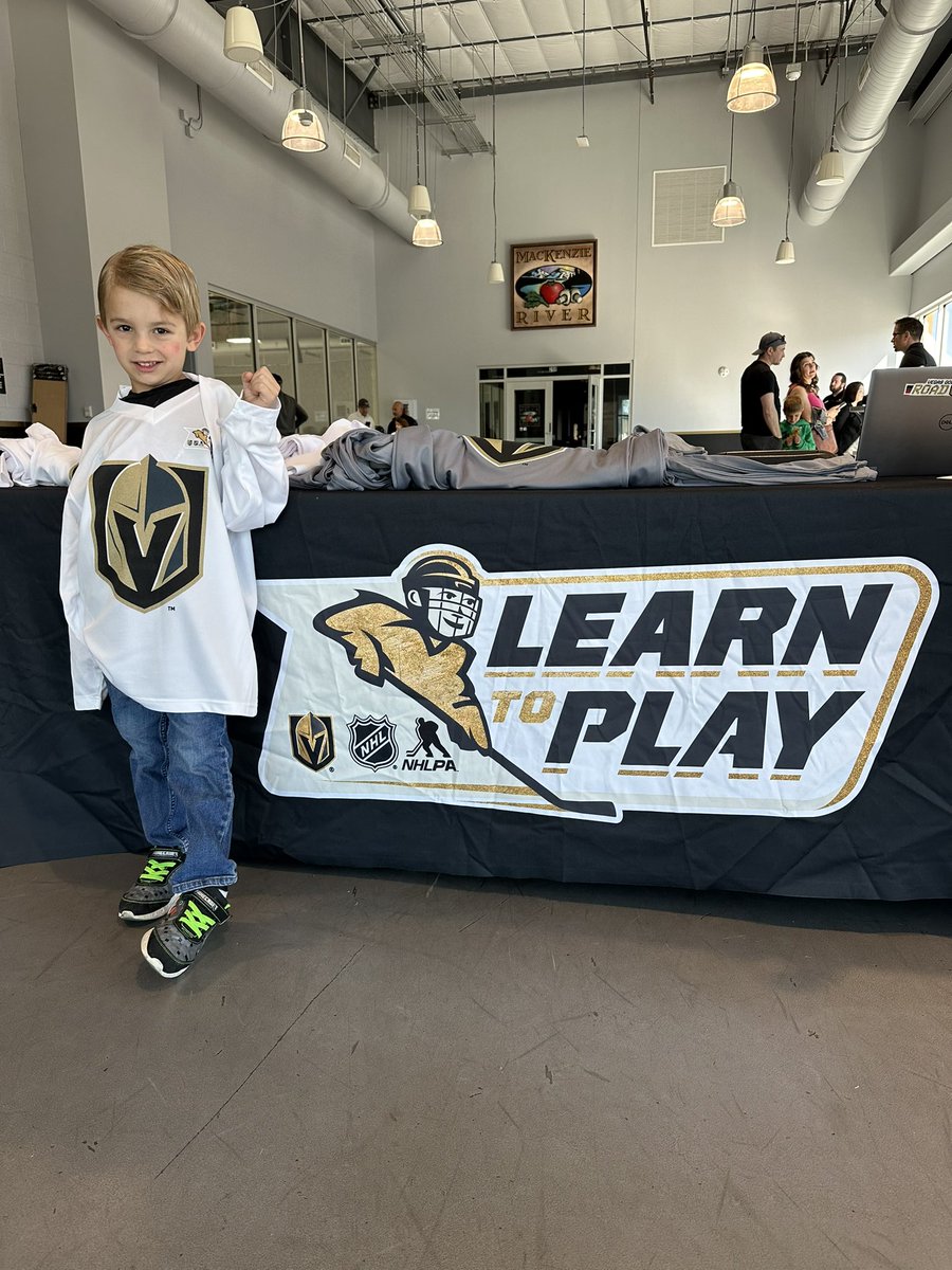 These kids are ready to hit the ice after receiving free gear from the NHL Learn to Play at @AFCUCenter 😃 🏒 #VegasBorn