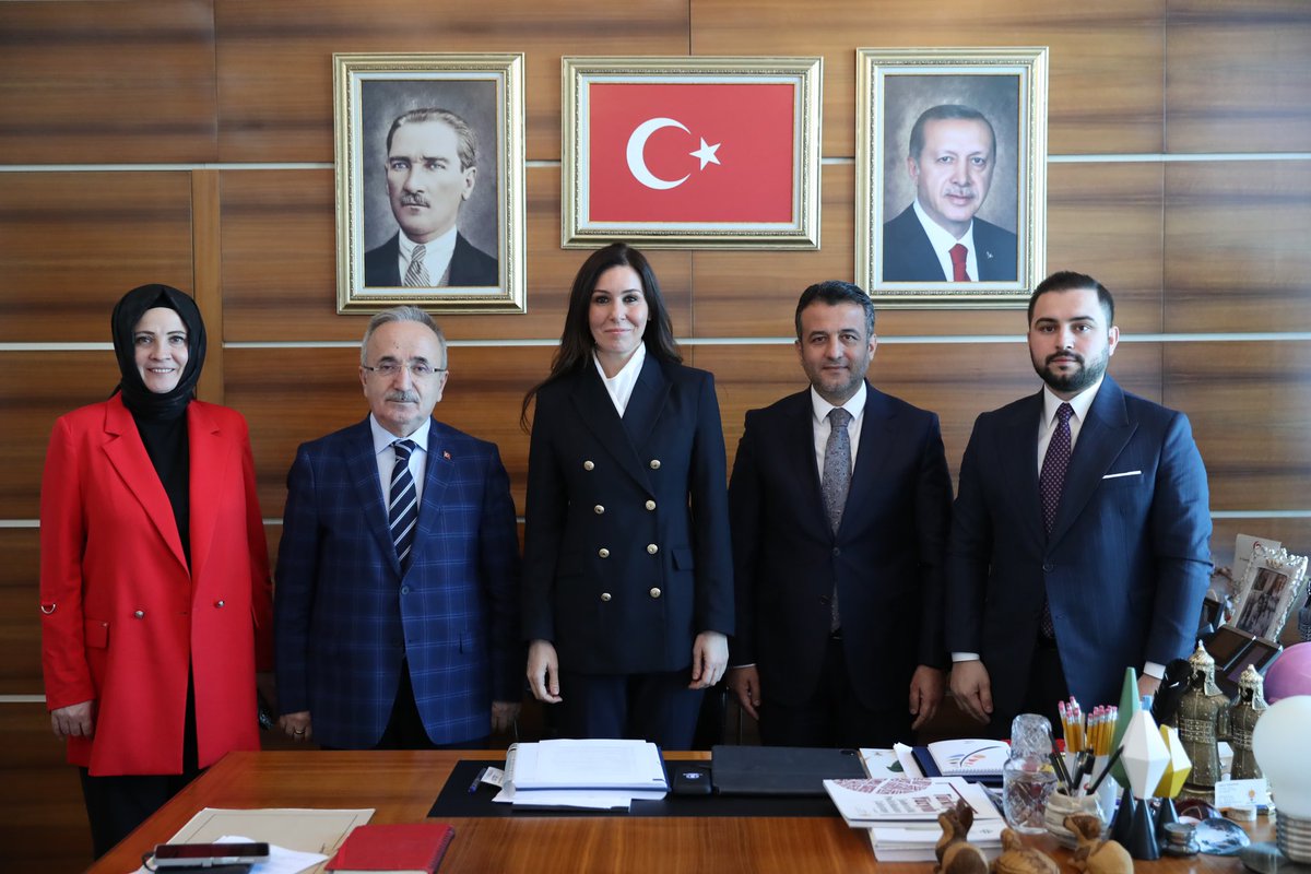halitdoganbsk's tweet photo. AK Parti Genel Başkan Yardımcımız ve Samsun Milletvekilimiz 
Sn. @CK_Samsun ’ı; İl Başkanımız @mehmet_kose55 , İl Kadın Kolları Başkanımız @Rabia_BayKeser ve İl Gençlik Kolları Başkanımız @yilmazmcht ile birlikte ziyaret ettik.

Kendilerine misafirperverliklerinden dolayı teşekkürlerimi sunuyorum.