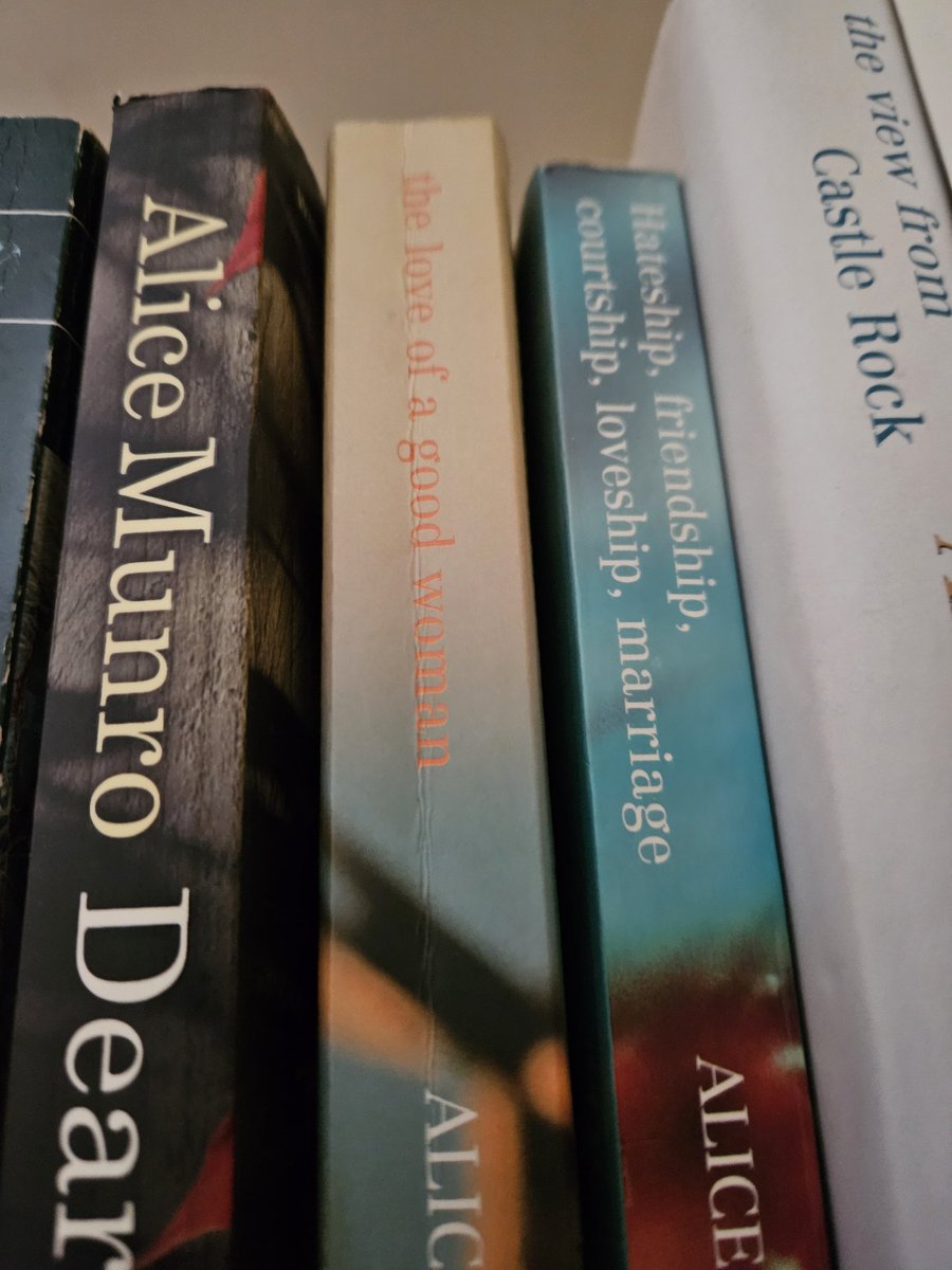 'When I like a story it’s because it does something … a blow to the chest.' So grieved to hear that Alice Munro has died. She was the best.