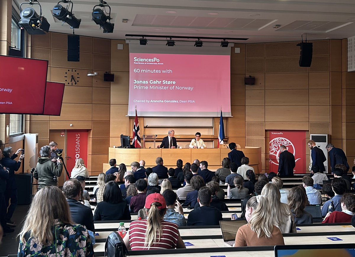 Climate change, conflict resolution, humanitarian crises, dialogue, multilateralism: Norwegian Prime Minister and @ScPoAlumni, @jonasgahrstore is at Sciences Po to discuss his views on current events and his vision for 🇳🇴 with @PSIASciencesPo students and @AranchaGlezLaya.