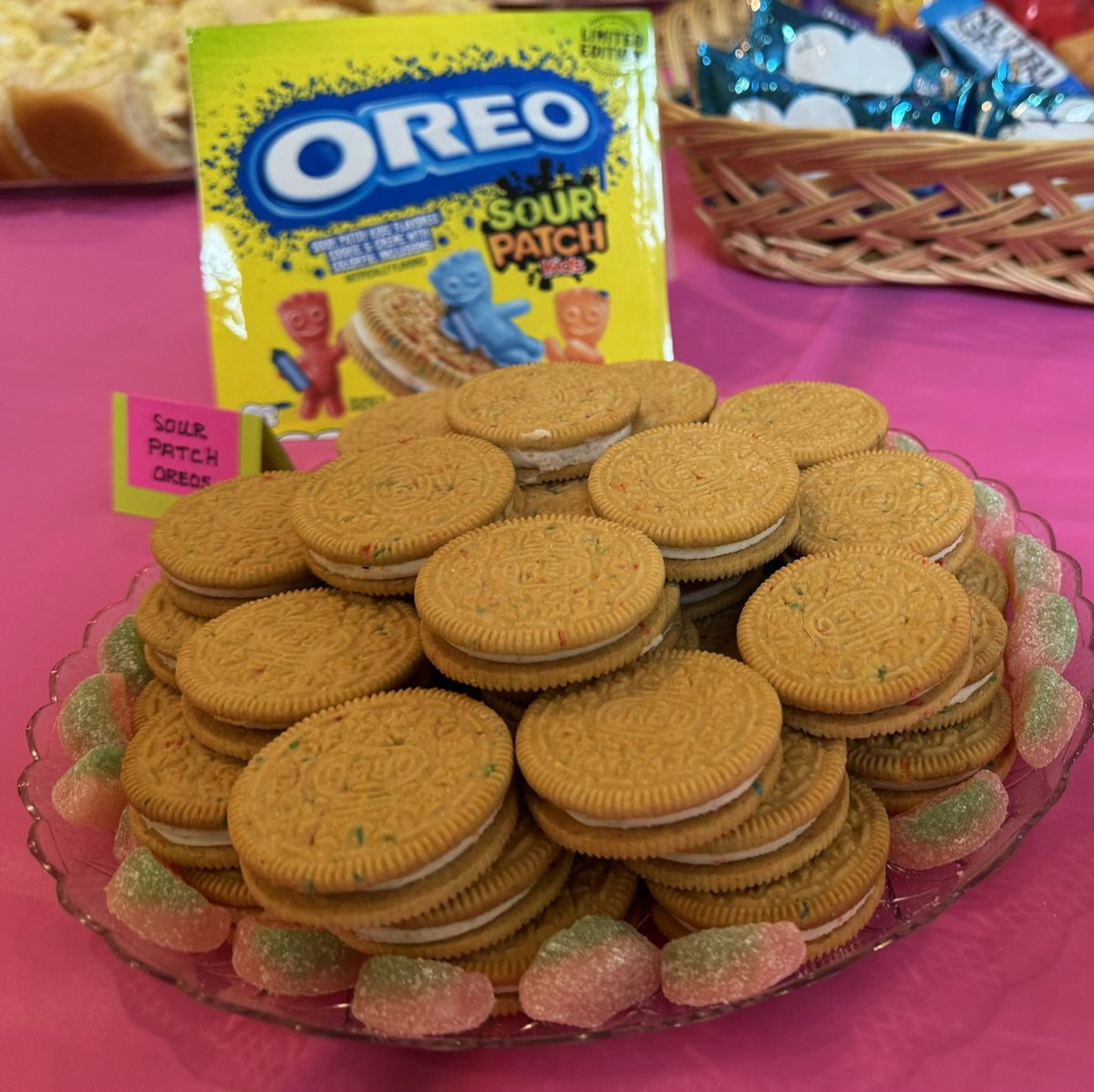 Mom tasted a Sour Patch Oreo!😝I didn’t. She says it was sickly sweet + tasted like a creamy sour patch candy on a cookie. She didn’t like it but Oreo delivered what they promised. The reviews were mixed from the kids but they ate all the sour patch candies used as decoration.