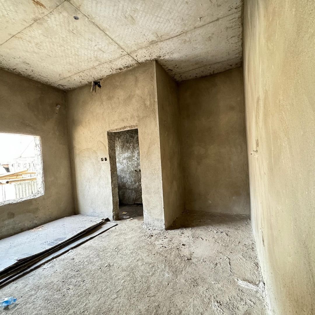 smtwinrealty's tweet photo. •Borehole with Water Treatment Plant. 
•24 Hours Private Security. 
•Proximity to Prominent Access Roads. 

PLEASE NOTE
•To be sold as advanced Carcass, i.e. Building and Roofing completed, with option to finish Interior and Exterior works if buyer is interested https://t.co/AK1fPciaF4