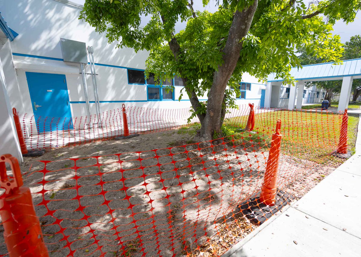 Big improvements at Sanders Park Elementary School! Underground fire alarm conduits are being installed between Building 1 and Building 2 to enhance safety and efficiency. Stay updated on this project on the #BCPSSMARTFutures website: bit.ly/3TWAb4Z