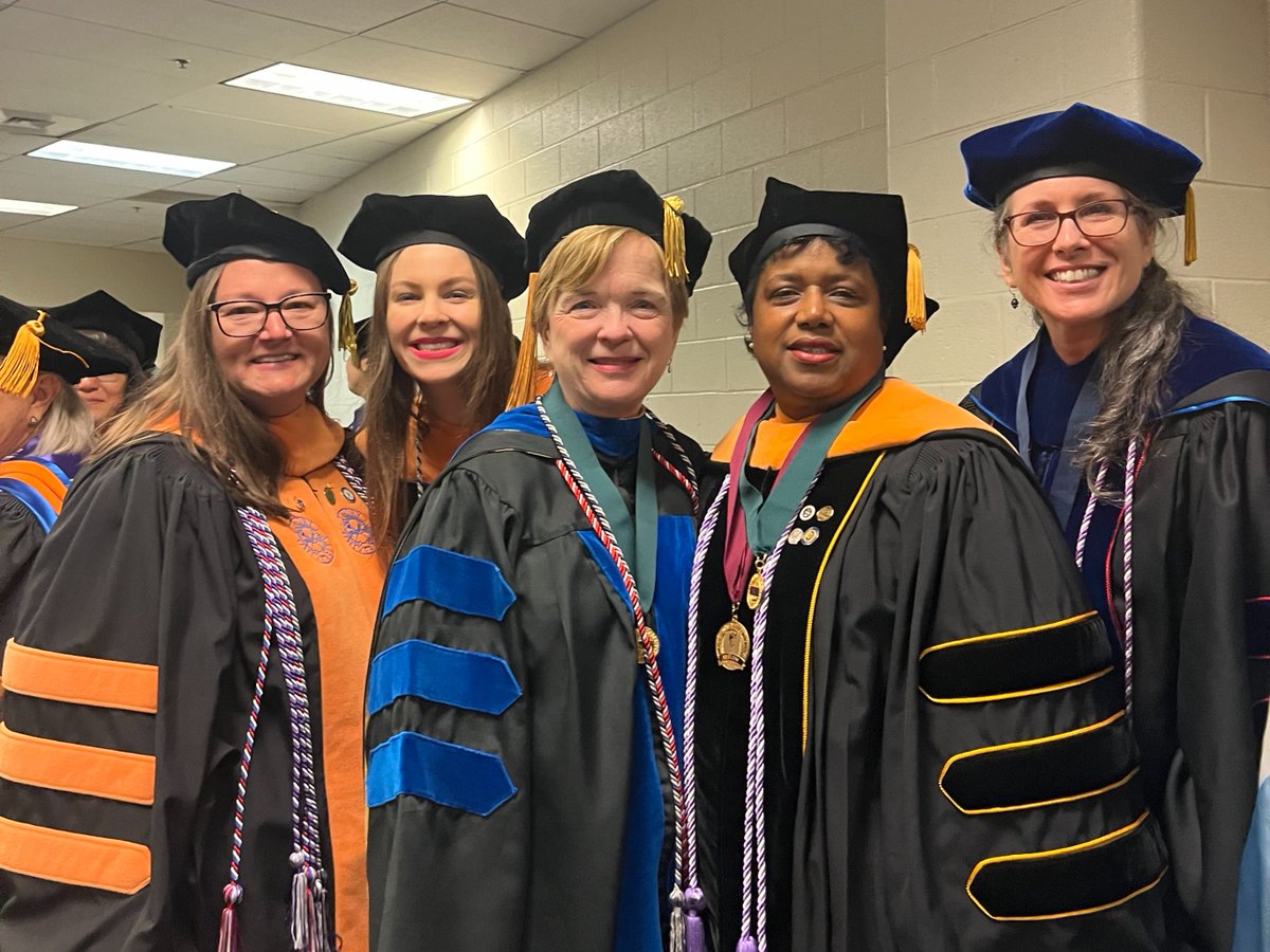 Our faculty in action at yesterday's School of Nursing Commencement ceremony. We enjoyed celebrating and honoring our students and their incredible accomplishments. Congratulations to our faculty who received awards for their amazing work! #EmoryNursing