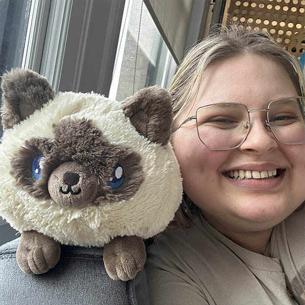 AND ANOTHER THING!!!! Our Mini Squishable Colorpoint Kitty is also available now teehee 🥰 🐾 Mini Squishable Colorpoint Kitty: squishable.com/squishables/mi… 🐾