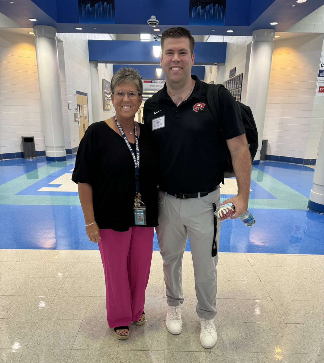 Can’t beat the opportunity to go home and be the Career Day Speaker for my @stoecker_kim and @SiegelMiddle ! 

Thankful to get to talk about @wku , @HilltopperCLIMB and NIL at the Middle School I attended! Proud to be a graduate of @rucoschools ! 

#GoTops #CareerDay