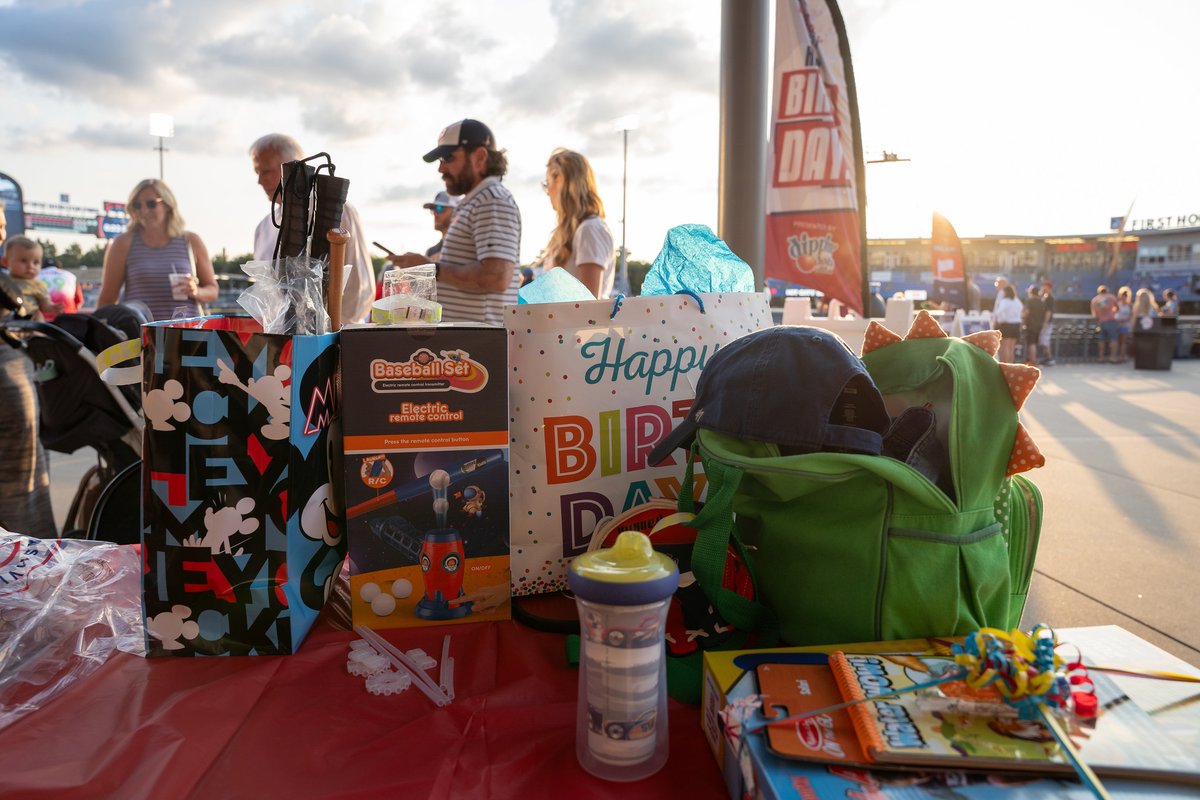 Book your next birthday party with the Nashville Sounds!🥳 Each ticket includes a cupcake, a round of mini golf, a corner seat to watch the game & more. 🎟️: atmilb.com/2JbkAKr | @DippinDots
