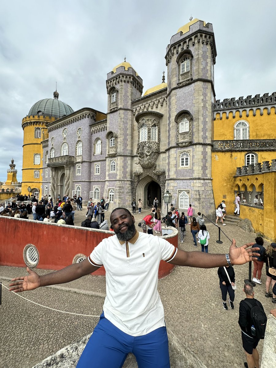 Exploring the oldest country in Europe! The historic city of Sintra & the Pena National Palace. Bruuuuuuh a lot happened before Jesus Christ o! Culture & history is very important. Better tell me thank you🫵🏾🙇🏾. My Portugal❤️