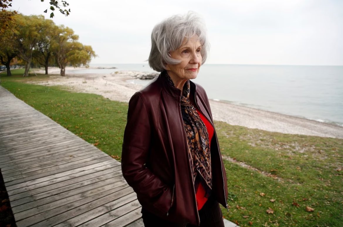 A los 92 años, ha fallecido la gran Alice Munro, Premio Nobel de Literatura. DEP.