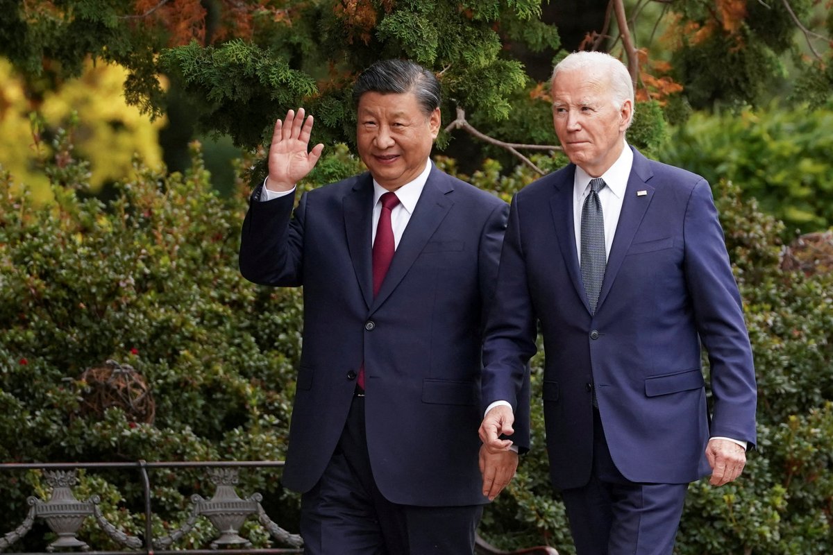 📍Biden da Trump'ı örnek aldı. Joe Biden: 'Çin sektörlerini hedef alan yeni bir dizi gümrük vergisi koydum. Çelik ve alüminyumda %25, Yarı iletkenlerde %50, Elektrikli araçlarda %100 ve güneş panellerinde %50 vergi uygulanacak.'