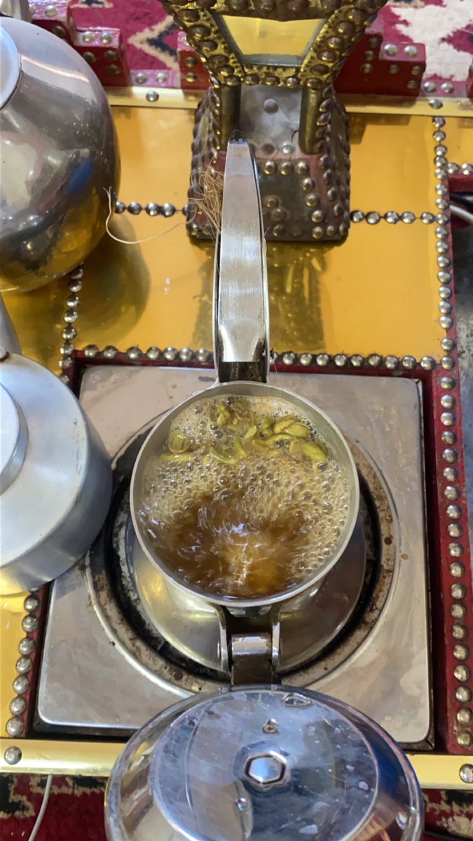 اه ياهم ًبصدري حط موقع بيته
واشغل القلب بمساييره بشكل ًيومي

عاد انا من طيب راسي لالفى قهويته
ماعشقت الهم لاكن مانسيت اسلومي