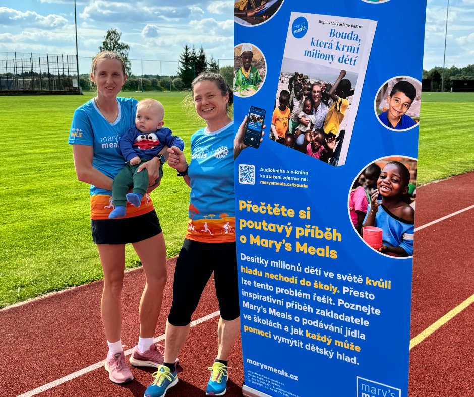MarysMealsCZ's tweet photo. Do pohybové výzvy #MoveForHope se zapojila také atletka Lucka Sekanová. Když se o nás dozvěděla, vzpomněla si na své běžecké soustředění v Keni, kde se s hladovými dětmi mohla setkat. 💙

Vyfotila se v dresu k pohybové výzvě, který najdete na e-shopu zde:
https://t.co/GpWruKJFhU https://t.co/OSrLWWog9w