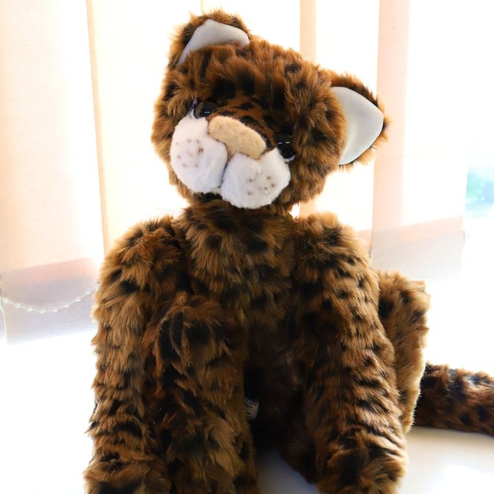 Meet Bowie! ❤️

Made with luscious rich brown fur that is accented with black spots to give that wild tabby effect.

Available now: ow.ly/WS3W50PYujN

#KayceeBears  #Collectables #CollectorsBears #Bears #CollectorsItems