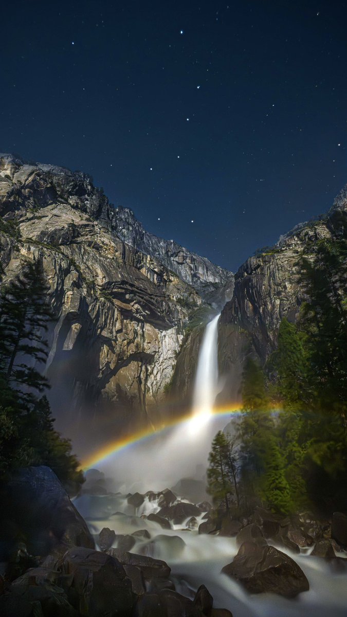 @StormHourMark Lunar rainbow at Yosemite Falls with the Big Dipper above ✨