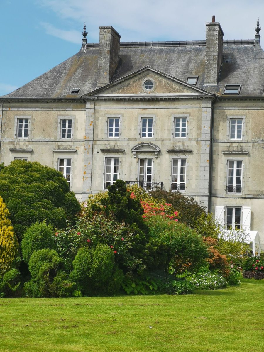 Un magnifique parc et son #château près de #Fougères. 😍 #Bretagne #MagnifiqueBretagne #MagnifiqueFrance