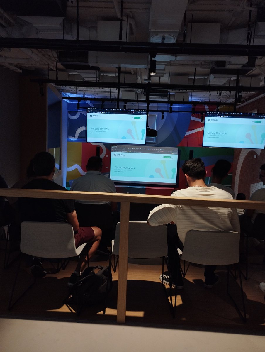 RachelPinkLiz's tweet photo. @gdgmalaga https://t.co/c0UMoo70Hj
