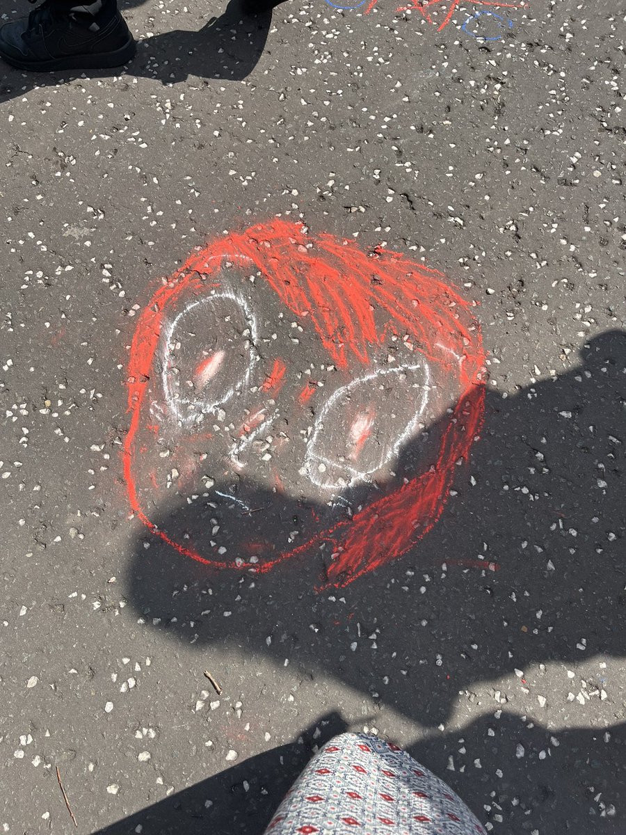 Some fun outdoor learning &amp; wonderful drawings by my lovely S1 class <a href="/WhitehillSec/">Whitehill Secondary</a> as we studied personal description in Spanish. Buen trabajo 1.4!