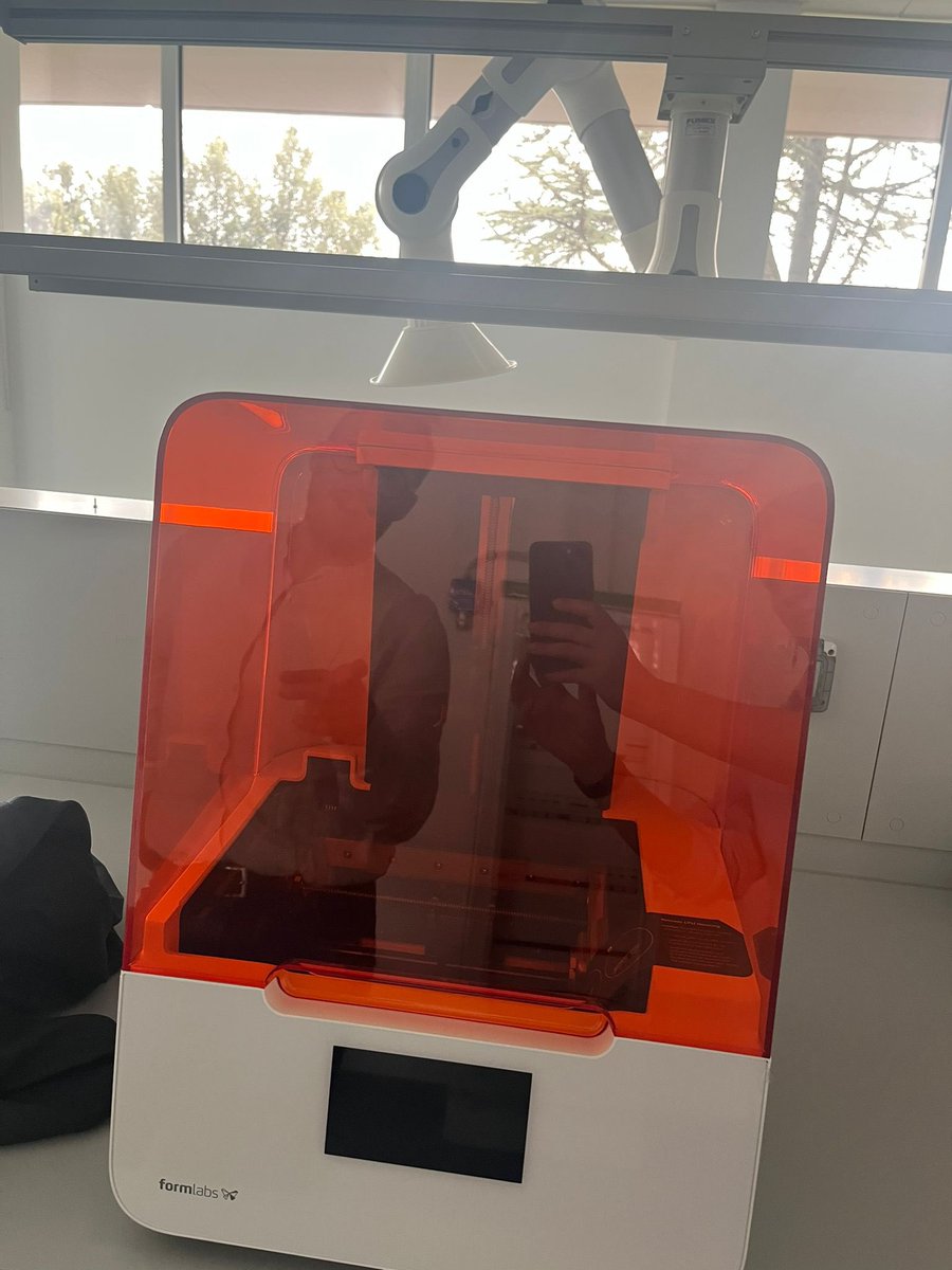 Another exciting day at @uniurbit with the arrival of a #formlabs #3Dprinter to develop #organsonchip! Keep updated with our results! @CasettariLab