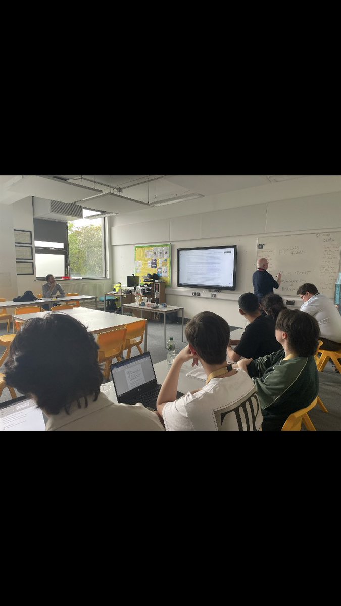 Thank you William Sheward my old politics lecturer from @_UoW in speaking to my A level Politics students @WrenSchool really inspiring and cannot wait to catch up with the upcoming General Election! #edutwitter