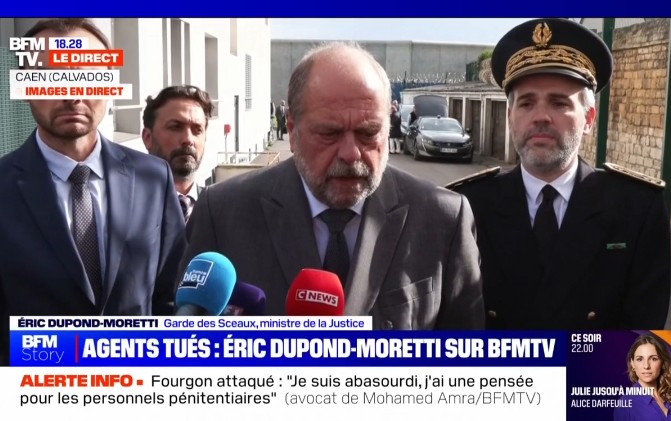 CastagneurDe's tweet image. L&apos;air dépité de #DupondMoretti...
Certainement, contrarié de ne plus pouvoir défendre les assassins comme du temps où il était avocat
#Incarville